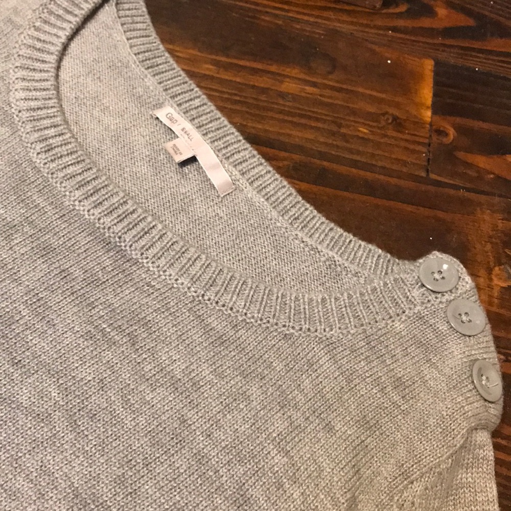 GAP Sweater - Picture 2 of 3